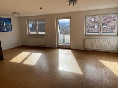 Hochwertig ausgestattete 3,5-Zimmer-Wohnung in ruhiger Lage mit Balkon und TG - ideal für Paare