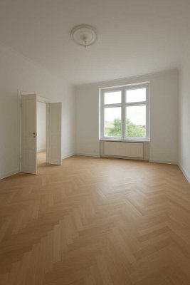 PROVISIONSFREI *Sanierte Altbauperle mit Sonnenbalkon und Parkett – Vorabinformation