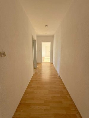 Helle 4-Zimmer-Wohnung mit Loggia und Stellplatz in sonniger Lage von Tauberbischofsheim