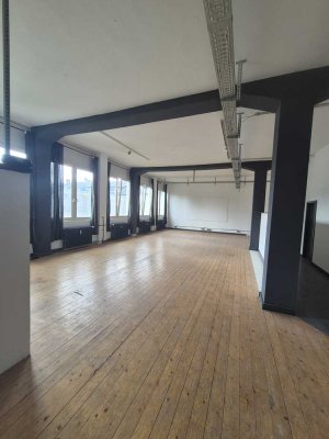 Wohnen mit Charakter: Großzügiges Loft in zentraler Lage