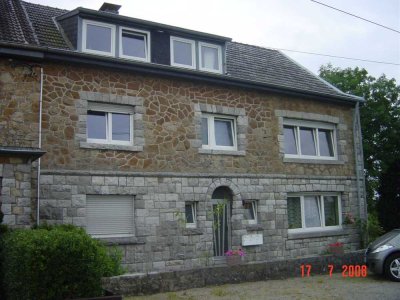 historisches MFH mit 3 Wohneinheiten, 4 Garagen, Stelllätzen und großem Gartenland