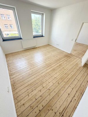 Komplett Renoviert! 2 Zimmer + Wohnküche + Bad