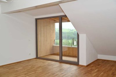 Exklusive 2 Zimmer Dachgeschoß Wohnung mit Loggia