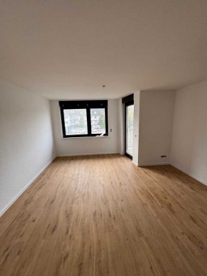 Lichtdurchflutete, frisch sanierte 3-Zimmer-Wohnung mit Fußbodenheizung und Südbalkon in Köln-Holwei