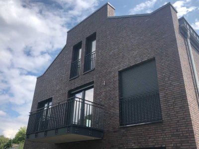 Exklusive 4-Zimmer Neubau-Maisonette Wohnung in geh. Ausstattung mit EBK, Balkon und Waldblick