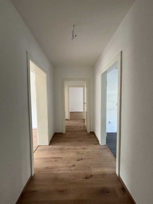 Erstbezug nach Sanierung mit Balkon: freundliche 3-Zimmer-Wohnung in Krefeld