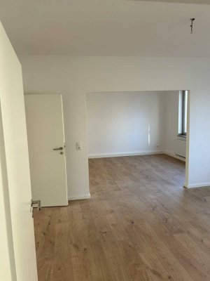 Exklusive, vollständig renovierte 4-Zimmer-Wohnung mitten in der Innenstadt von Aachen