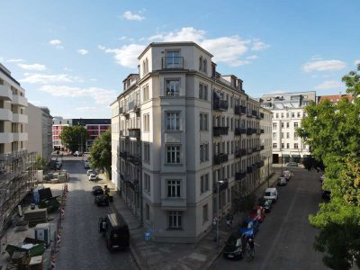 Courtagefrei! Sanierte  Altbauwohnung mit 2 Balkonen in zentraler Lage