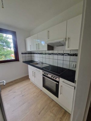 Stilvolle 3-Zimmer-DG-Wohnung mit Einbauküche in Hamburg Neugraben-Fischbek