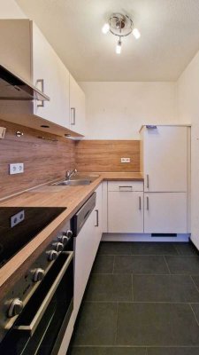 Modernisierte 1,5-R.-Wohnung in Steele mit Balkon, Schwimmbad, Stellplatz - Erstbezug nach Sanierung