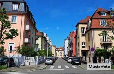 Freistehendes Dreifamilienhaus nebst Garage
