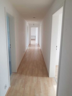 Helle 4 Zimmer DG-Wohnung mit Südbalkon in Öhringen