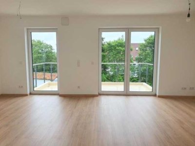 So gut wie neu, hell, hochwertig: tolle 2-Zi-Whg., OG, mit Balkon, etc., sowie Tiefgaragenstellplatz