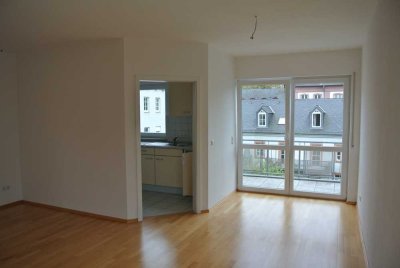 Helle 2-Zimmer-Wohnung mit Balkon in der Nähe der Niddamündung befristet bis Mai 2028 zu vermieten