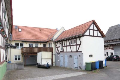 Ideal für Wohnen und Arbeiten oder Hobbys: 2 Wohnhäuser in Heuchelheim-Kinzenbach