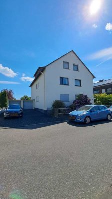 Schöne und gepflegte 4-Raum-EG-Wohnung mit Terrasse in Rodgau (Hainhausen)