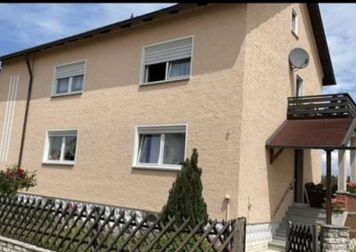 Frisch renovierte 3,5-Zimmer-Wohnung mit Garten und Stellplatz in Teublitz