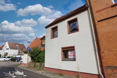 Vielseitiges Zweifamilienhaus nahe Main – ideal für Mehrgenerationen & Vermietung