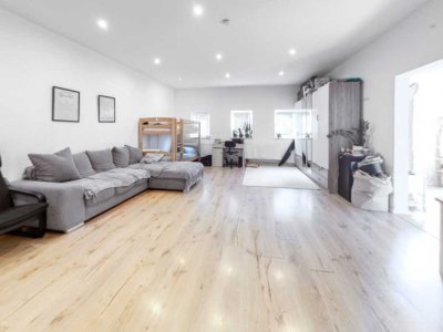 Drei Wohnungen, viele Möglichkeiten –
Altstadtflair mit Investitionscharme