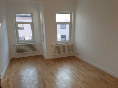 2-Zi-Wohnung in Mitte mit Parkett, kl. Balkon und EBK