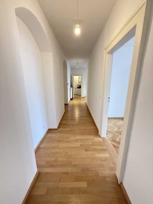 Für WG! 3-Zimmerwohnung in ruhigem Denkmalaltbau.