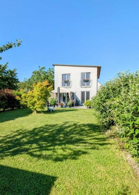 Neuwertiges EFH mit A+ Effizienz, großem Garten & E-Ladesäule – Traumhaus in Steinmauern!