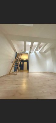 Charmante Dachgeschosswohnung mit Balkon in zentraler und ruhiger Lage