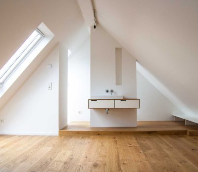 12 Monate: Hochwertige 3.5-Zimmer Altbauwohnung mit Blick über das Martinsviertel