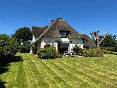 Traumhaftes Einzelhaus auf großzügigem Grundstück mit Aufzug und Garage