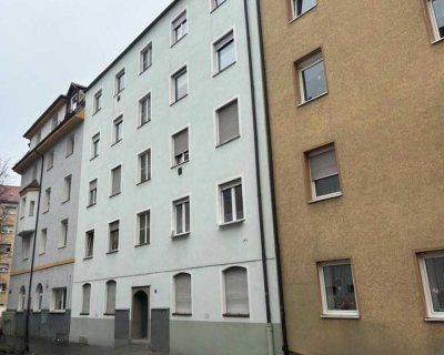 INVESTOREN AUFGEPASST: Charmante 2-Zimmer-Altbauwohnung mit idealer ÖPNV & BAB Anbindung
