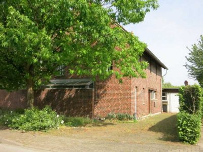 421 - Charmantes Einfamilienhaus (freistehend) mit Garage und Außenpool im großen Garten in Ahlen