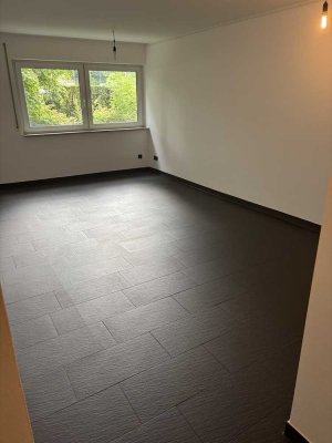 Vollständig renovierte 2-Zimmer-Wohnung mit Balkon und EBK in Waiblingen