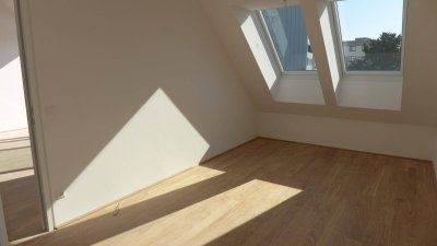 Coole, helle und ruhige DG-Wohnung Nahe Brucknerhaus