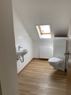 Freundliche und modernisierte 3,5-Raum-DG-Wohnung mit gehobener Innenausstattung in Vallendar