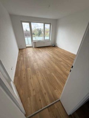 BOTHFELD | Teilrenovierte 3-Zimmer-Wohnung mit Balkon