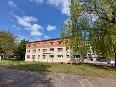 3 Raumwohnung mit Badewanne, Küche /Bad mit Fenster!