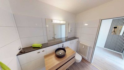 Geräumiges modernes Apparment mit Balkon und Einbauküche