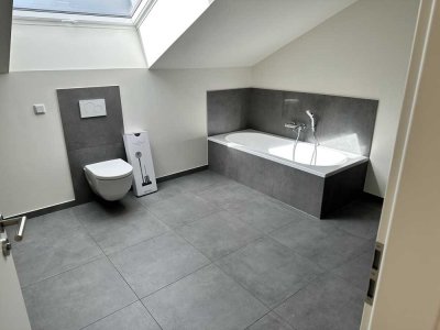 Haus im Haus  - Sehr schöne 5-Zimmer-Wohnung mit Balkon und EBK Nähe Rosenheim in Prutting