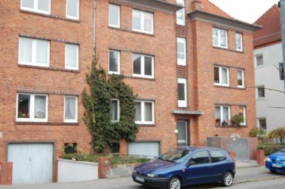 Marli, 2 1/2 Zimmer Wohnung mit Duschbad, Dielenboden und Einbauküche