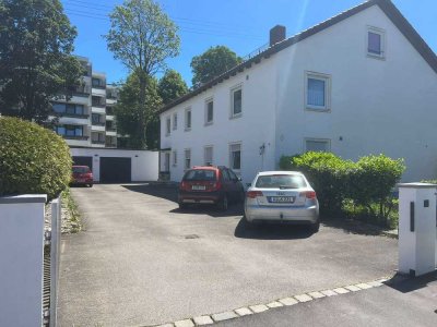 Sanierte 2,5 Zimmer Dachgeschosswohnung in ruhiger Wohnlage