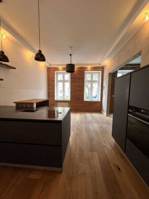 Bezugsfreie Maisonette in Kreuzberg- auch gewerblich nutzbar