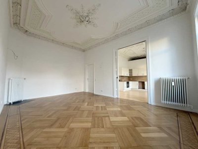 - Prachtvolle Stuckdecken - Stilvolle 3-Zimmer Altbauwohnung mit hohen Decken