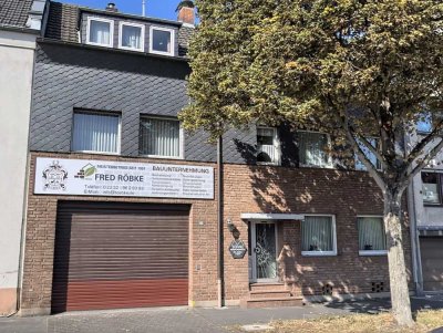 Stilvolle 2-Zimmer-Dachgeschosswohnung mit Balkon in Köln Godorf