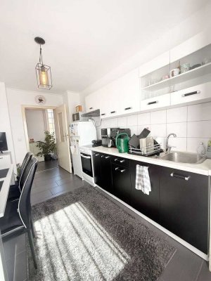Bezugsfreie 2 ZKB mit Balkon an der Grenze zu Rohrbach | Großteils modernisiert | Fernwärme Heizung
