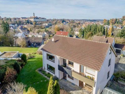 Wohnen mit Weitblick – Zweifamilienhaus in attraktiver Lage