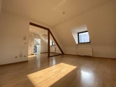 Helle Dachgeschosswohnung in Mönchengladbach Stadtmitte