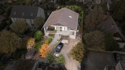 VIEL PLATZ- VIELE IDEEN: Modernisiertes Einfamilienhaus mit Einlieger-Whg, eigener Einfahrt & Garten