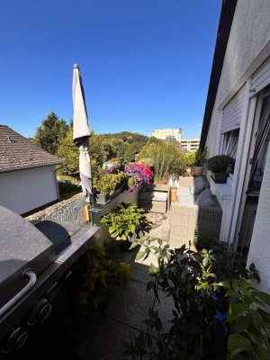 Schöne Dachgeschoßwohnung mit Balkon in Dreieichenhain