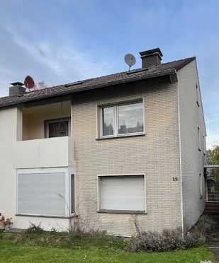 Reihenhaus mit 6 Zimmern und schönem Grundstück -renovierungsbedürftig-