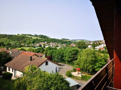 helle 3 Zimmer Wohnung mit toller Aussicht und großem Balkon